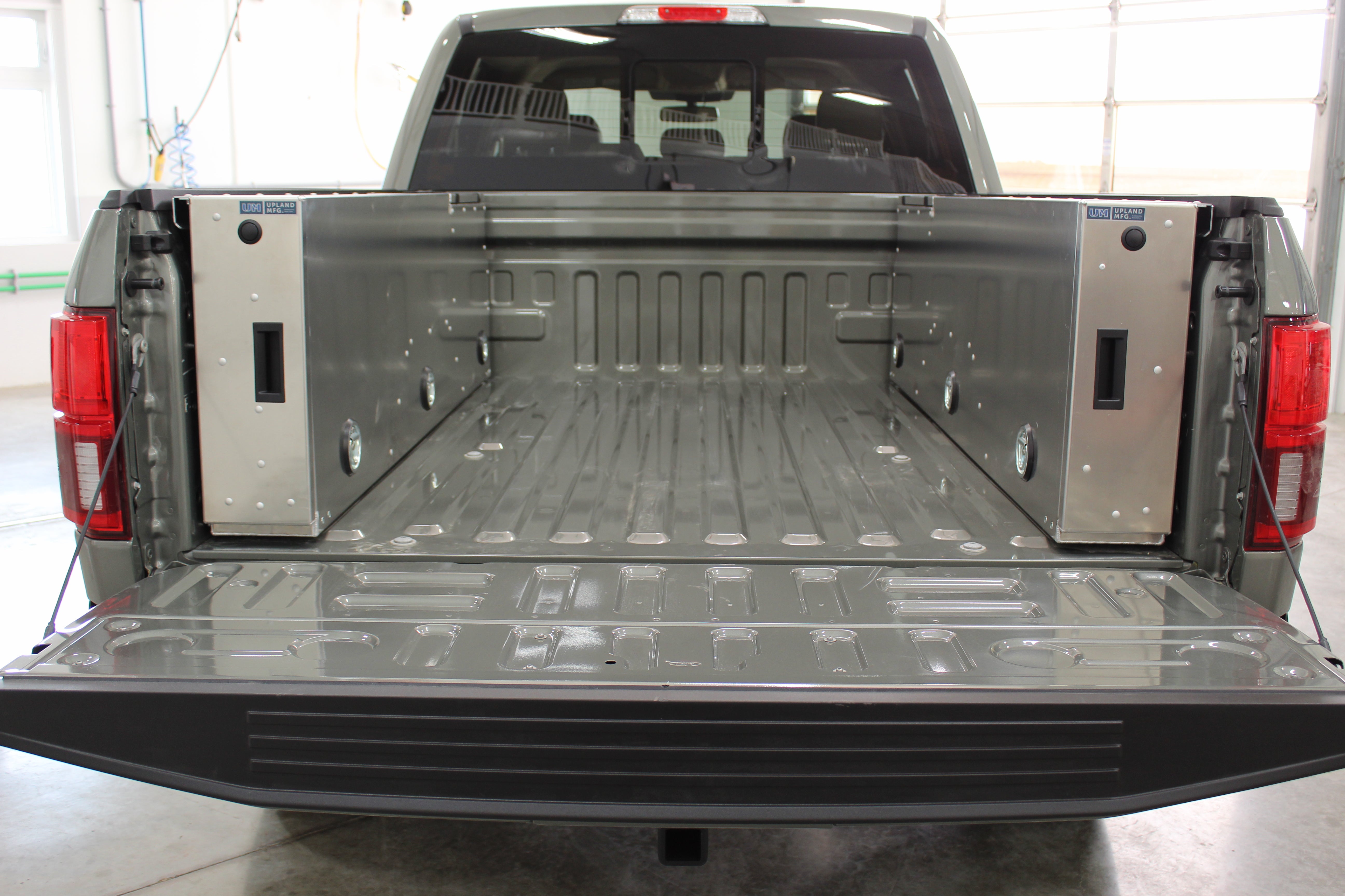 Complete Truck Bed Toolbox